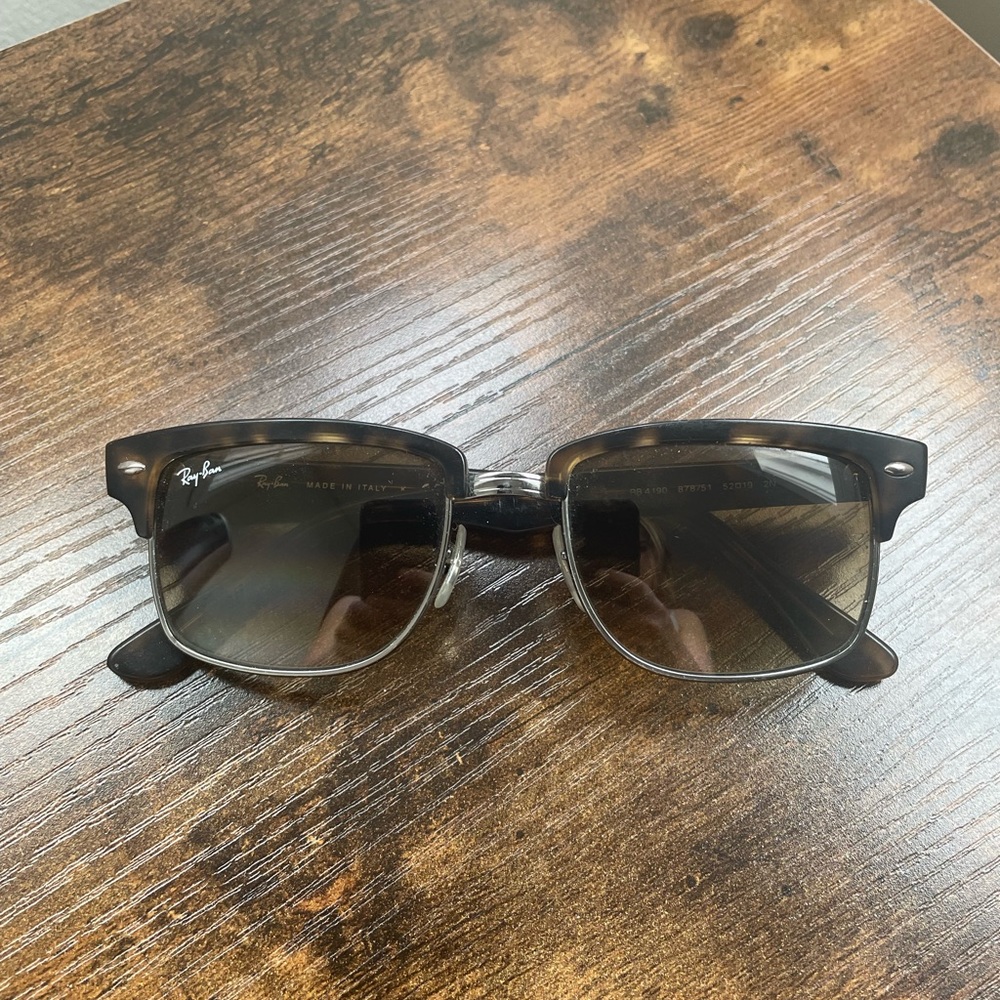 Womens Ray Bans. Brown.